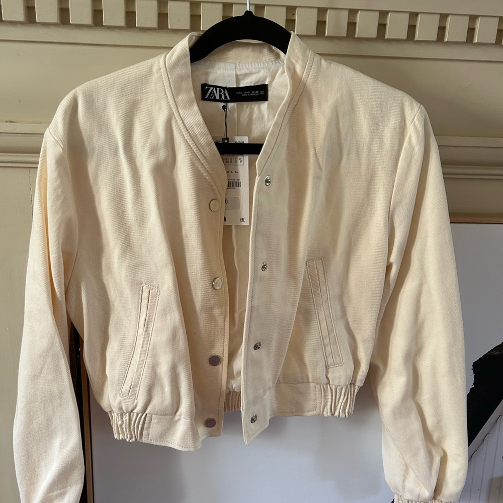 Women’s Zara cropped bomber. Ivory size small